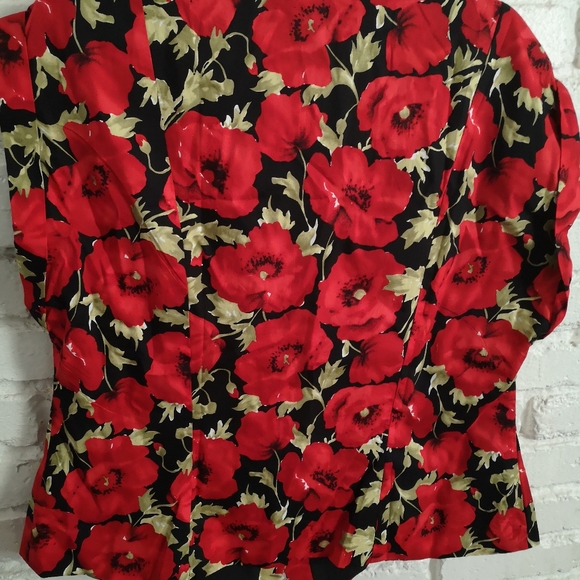 Magnolia Place Plus Size Black & Red Poppy Floral Print Tamara Top - Picture 6 of 6